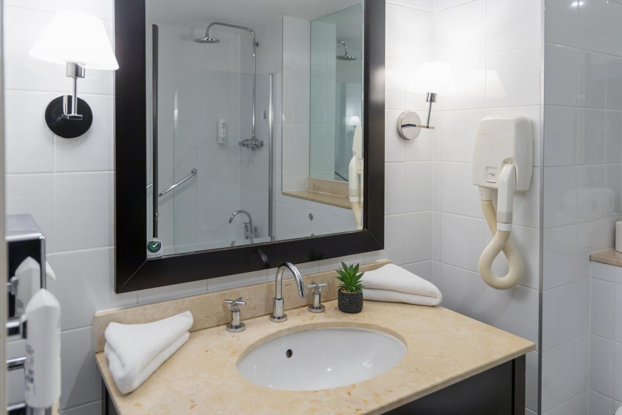 Shamrock Lodge Hotel Атлон Екстер'єр фото